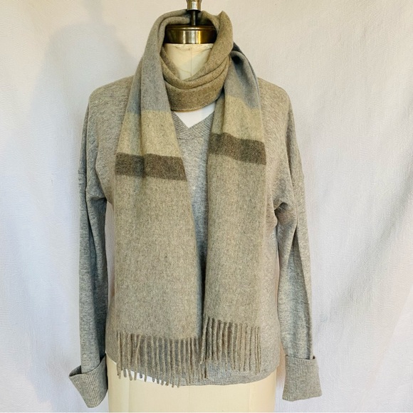 Nordstrom pure cashmere grey/blue fringed scarf unisex - Picture 3 of 4